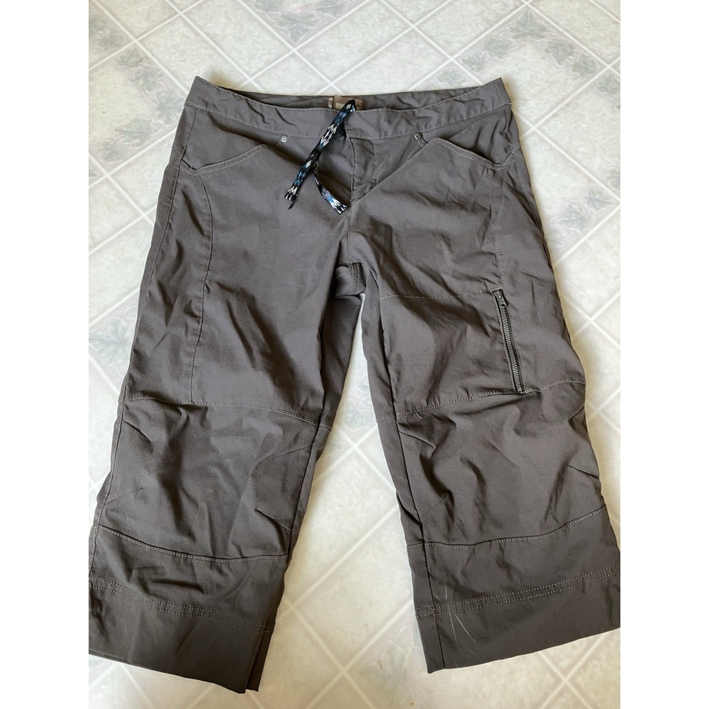 Athleta Sz 8 Capris Pants Pockets Low-Rise nylon Side Slits Zipper Pocket